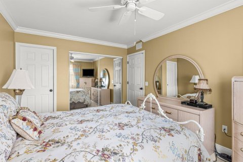 Condo in Hypoluxo, Florida, 2 bedrooms № 2153943 - photo 11