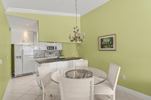 Condo in Hypoluxo, Florida, 2 bedrooms № 2153943 - photo 4