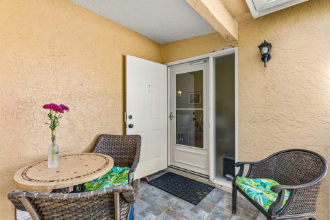 Condo in Hypoluxo, Florida, 2 bedrooms № 2153943 - photo 2