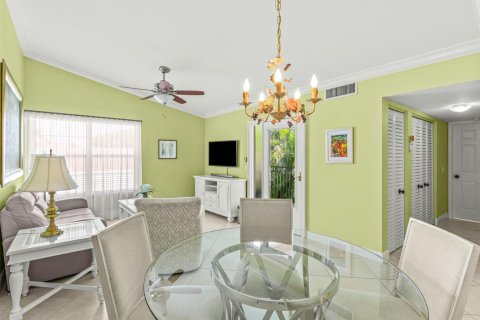 Condo in Hypoluxo, Florida, 2 bedrooms № 2153943 - photo 8