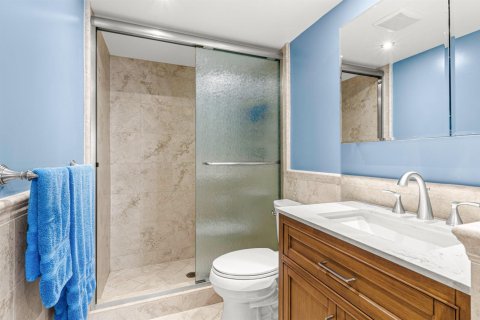 Condo in Hypoluxo, Florida, 2 bedrooms № 2153943 - photo 13