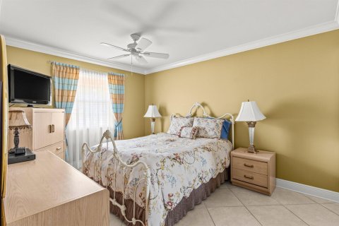 Condo in Hypoluxo, Florida, 2 bedrooms № 2153943 - photo 10