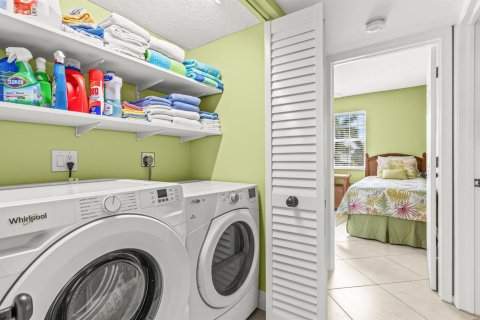 Condo in Hypoluxo, Florida, 2 bedrooms № 2153943 - photo 15