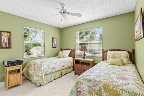 Condo in Hypoluxo, Florida, 2 bedrooms № 2153943 - photo 12