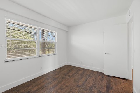 Condo in Pembroke Pines, Florida, 2 bedrooms  № 1987887 - photo 20