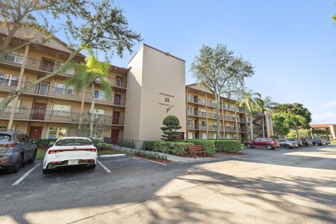 Condo in Pembroke Pines, Florida, 2 bedrooms  № 1987887 - photo 28