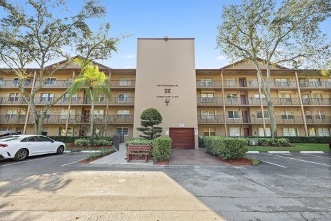 Condo in Pembroke Pines, Florida, 2 bedrooms  № 1987887 - photo 27