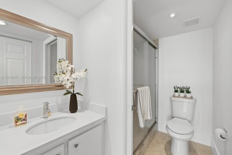 Condo in Pembroke Pines, Florida, 2 bedrooms  № 1987887 - photo 14