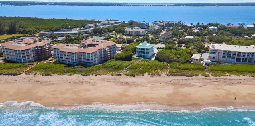 Condo in Stuart, Florida, 2 bedrooms № 1117971