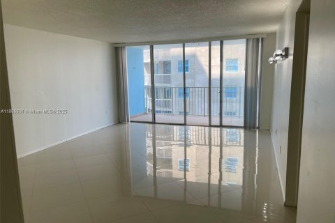 Copropriété à vendre à Miami Beach, Floride: 1 chambre, 79.43 m2 № 1979222 - photo 3