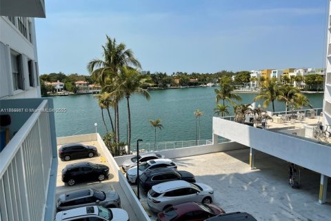 Copropriété à vendre à Miami Beach, Floride: 1 chambre, 79.43 m2 № 1979222 - photo 2