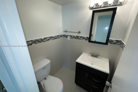 Copropriété à vendre à Miami Beach, Floride: 1 chambre, 79.43 m2 № 1979222 - photo 15