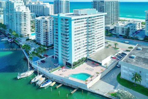 Copropriété à vendre à Miami Beach, Floride: 1 chambre, 79.43 m2 № 1979222 - photo 27