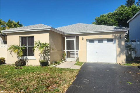 Casa en Davie, Florida 2 dormitorios, 88.72 m2 № 2075034