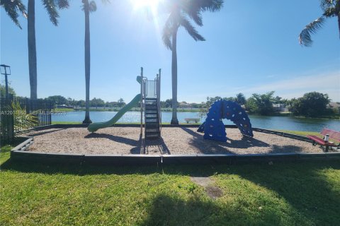 Casa en venta en Davie, Florida, 2 dormitorios, 88.72 m2 № 2075034 - foto 13