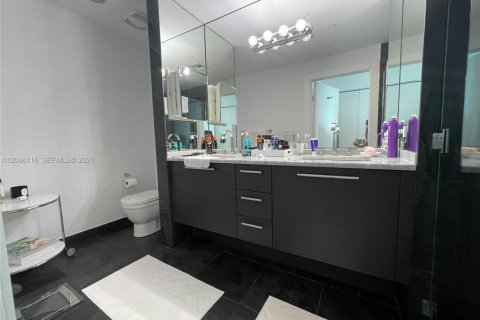 Condo in Miami, Florida, 1 bedroom  № 2261069 - photo 6