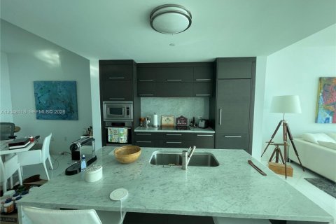 Condo in Miami, Florida, 1 bedroom  № 2261069 - photo 12