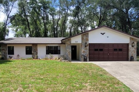 House in Inverness, Florida 3 bedrooms, 155.15 sq.m. № 1808663 - photo 1