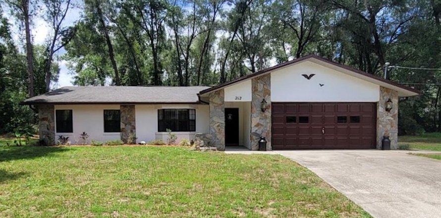 House in Inverness, Florida 3 bedrooms, 155.15 sq.m. № 1808663