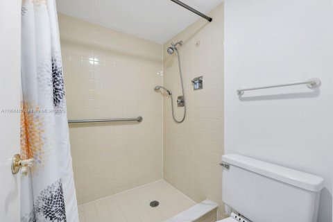 Купить кондоминиум в Бока-Ратон, Флорида 2 спальни, 120.77м2, № 1956951 - фото 8