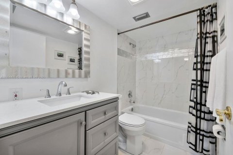 Купить кондоминиум в Бока-Ратон, Флорида 2 спальни, 120.77м2, № 1956951 - фото 10