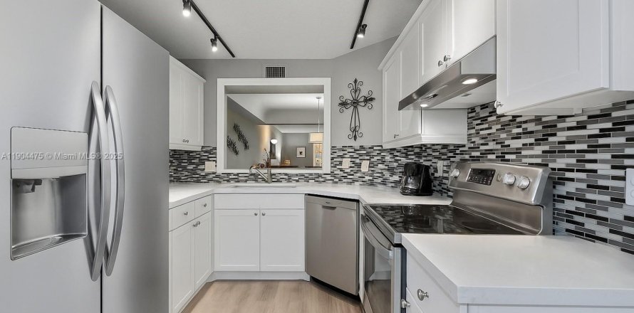 Кондоминиум с 2 спальнями в Бока-Ратон, Флорида № 1956951