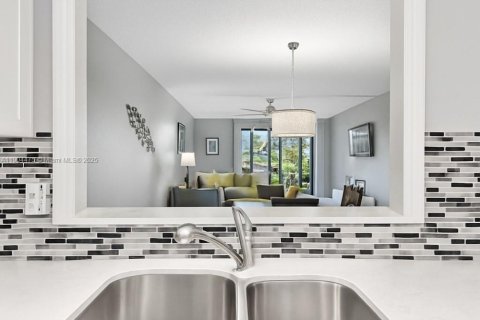 Купить кондоминиум в Бока-Ратон, Флорида 2 спальни, 120.77м2, № 1956951 - фото 2