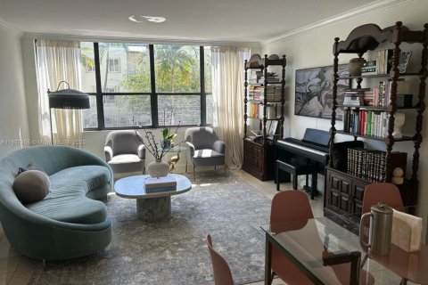 Condominio en alquiler en Bay Harbor Islands, Florida, 1 dormitorio, 83.61 m2 № 1881710 - foto 1