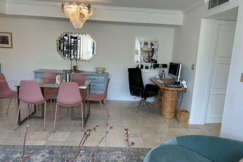 Condominio en alquiler en Bay Harbor Islands, Florida, 1 dormitorio, 83.61 m2 № 1881710 - foto 3