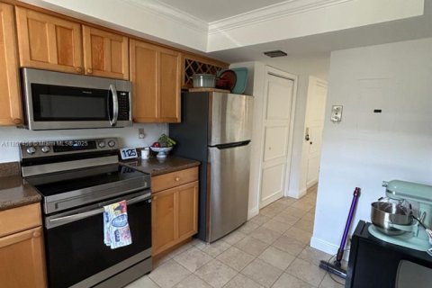 Condominio en alquiler en Bay Harbor Islands, Florida, 1 dormitorio, 83.61 m2 № 1881710 - foto 6