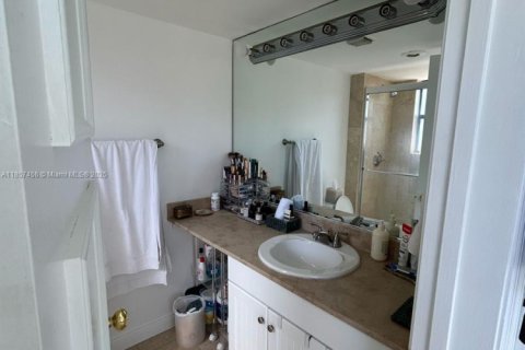 Condominio en alquiler en Bay Harbor Islands, Florida, 1 dormitorio, 83.61 m2 № 1881710 - foto 11