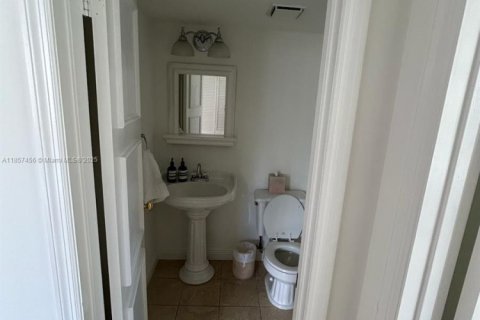 Condominio en alquiler en Bay Harbor Islands, Florida, 1 dormitorio, 83.61 m2 № 1881710 - foto 8
