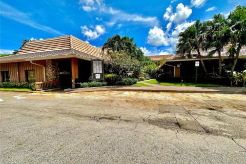 Commercial property in Sunrise, Florida № 869282 - photo 1