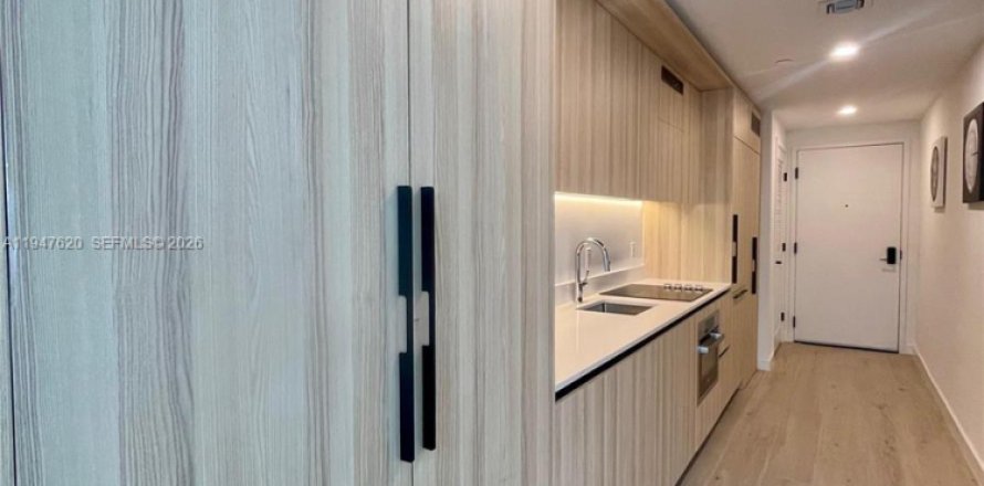 Студия в кондо в Майами, Флорида № 2003718