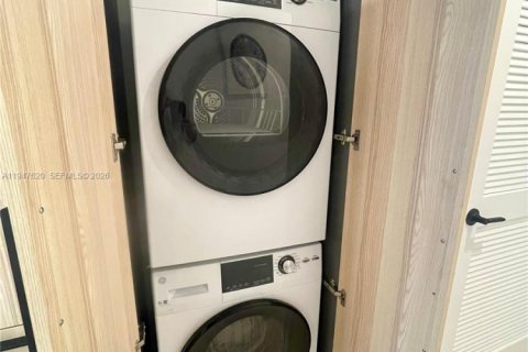 Снять в аренду кондоминиум в Майами, Флорида 42.55м2, № 2003718 - фото 2