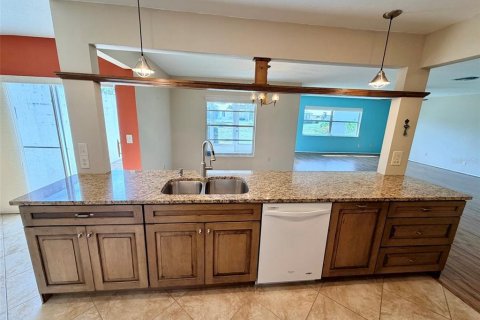 Condo in Bradenton, Florida, 2 bedrooms № 2148155 - photo 11