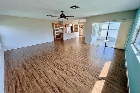 Condo in Bradenton, Florida, 2 bedrooms № 2148155 - photo 5