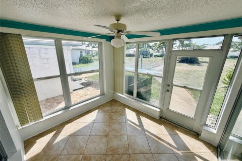 Condo in Bradenton, Florida, 2 bedrooms № 2148155 - photo 27