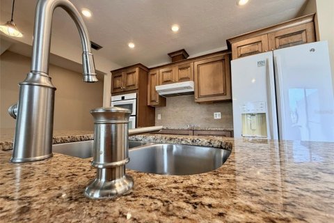 Condo in Bradenton, Florida, 2 bedrooms № 2148155 - photo 9