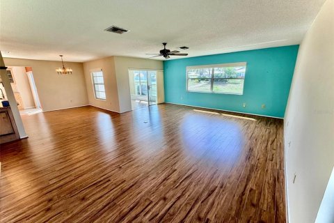 Condo in Bradenton, Florida, 2 bedrooms № 2148155 - photo 6