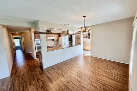 Condo in Bradenton, Florida, 2 bedrooms № 2148155 - photo 8