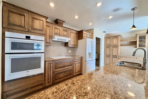 Condo in Bradenton, Florida, 2 bedrooms № 2148155 - photo 10