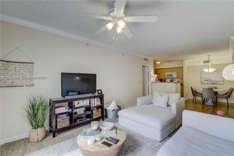 Condominio en alquiler en Hollywood, Florida, 2 dormitorios, 93.09 m2 № 2086434 - foto 9
