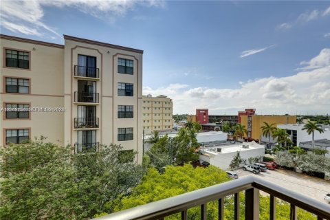 Condominio en alquiler en Hollywood, Florida, 2 dormitorios, 93.09 m2 № 2086434 - foto 10