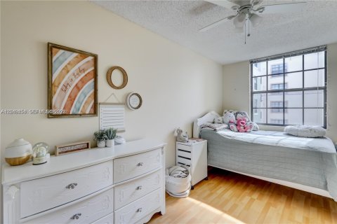 Condominio en alquiler en Hollywood, Florida, 2 dormitorios, 93.09 m2 № 2086434 - foto 15