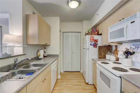 Condominio en alquiler en Hollywood, Florida, 2 dormitorios, 93.09 m2 № 2086434 - foto 3