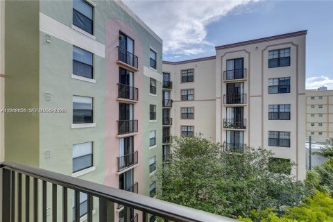 Condominio en alquiler en Hollywood, Florida, 2 dormitorios, 93.09 m2 № 2086434 - foto 11