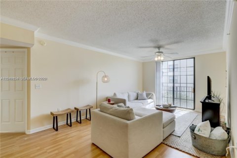 Condominio en alquiler en Hollywood, Florida, 2 dormitorios, 93.09 m2 № 2086434 - foto 7