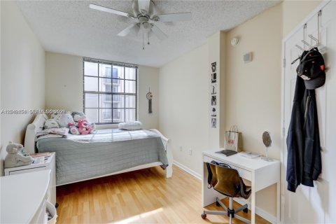 Condominio en alquiler en Hollywood, Florida, 2 dormitorios, 93.09 m2 № 2086434 - foto 16
