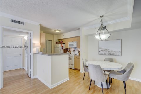 Condominio en alquiler en Hollywood, Florida, 2 dormitorios, 93.09 m2 № 2086434 - foto 12